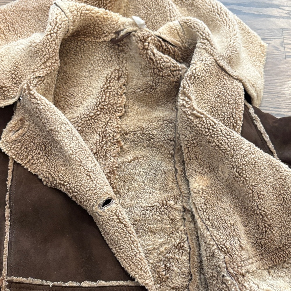 Brown Shearling Coat would compare to a s/m - Picture 3 of 4